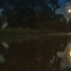 Der Mond über der frühsommerlichen Niers am Niederrhein