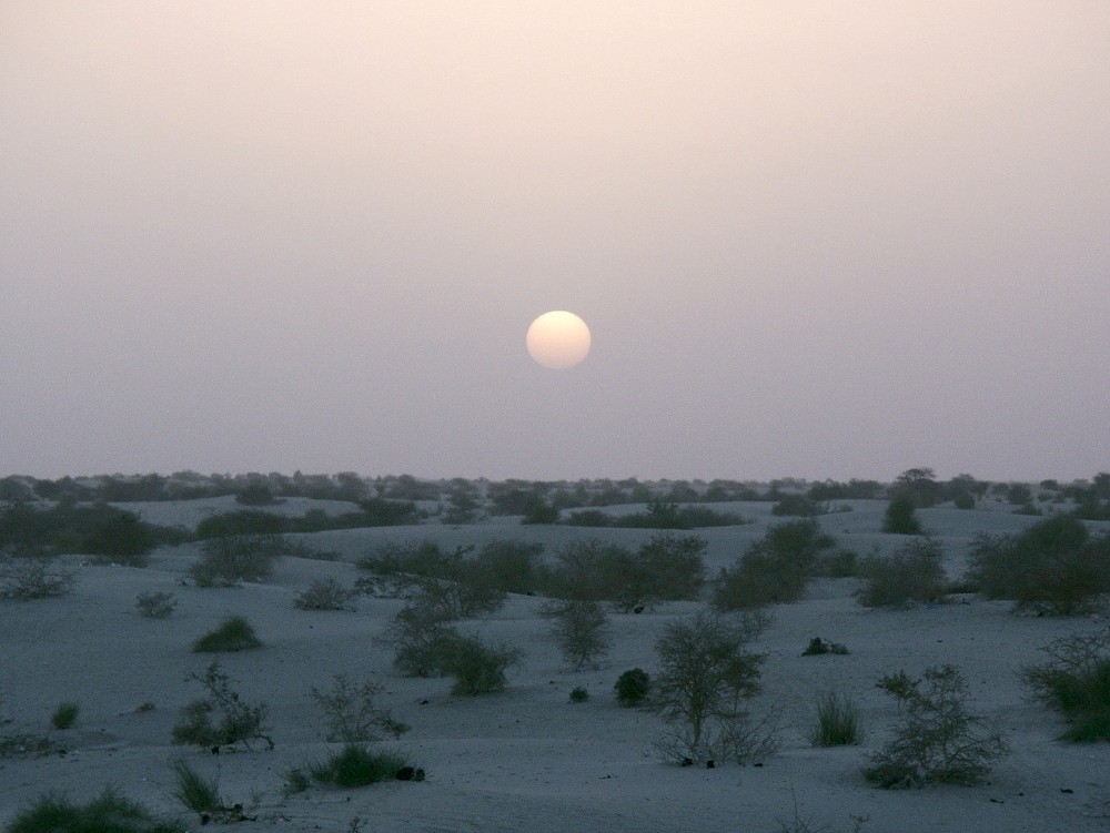 der Mond über der Wüste bei Timbuktu