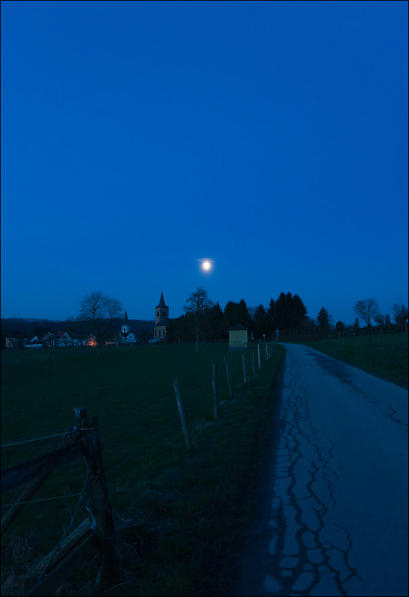 Der Mond über Düssel