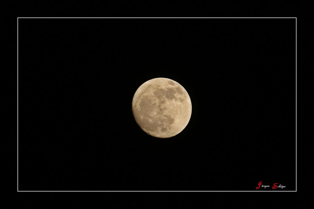 Der Mond über Kleinröhrsdorf bei Dresden