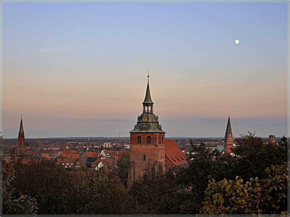 Der Mond über Lüneburg