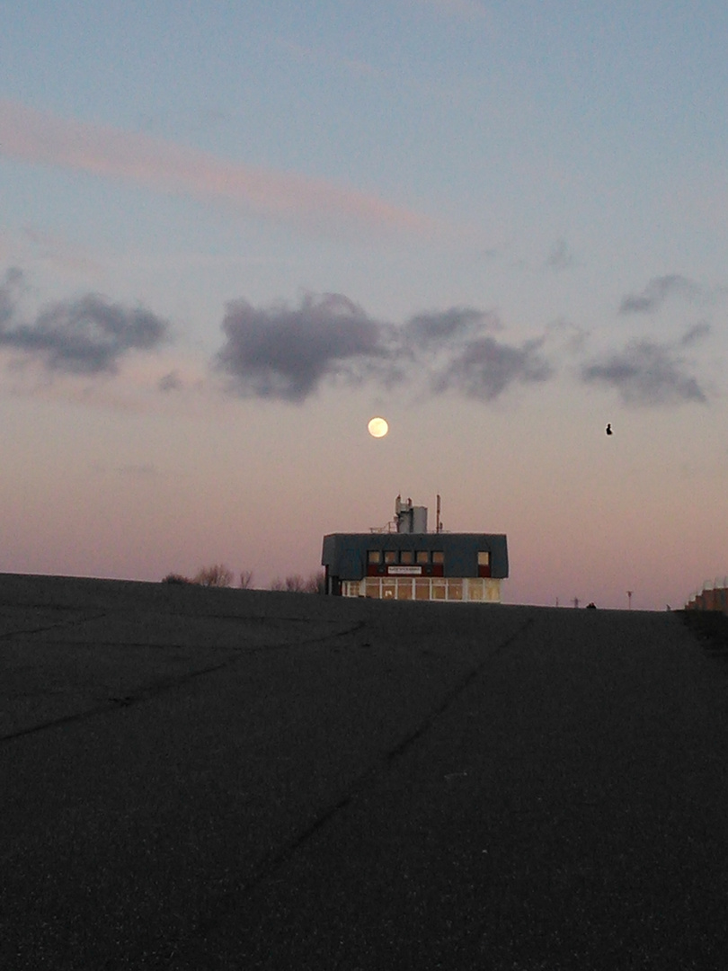 Der Mond über Norddeich