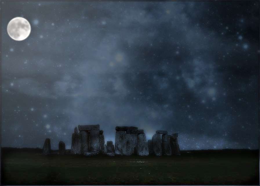 der Mond über Stonehenge