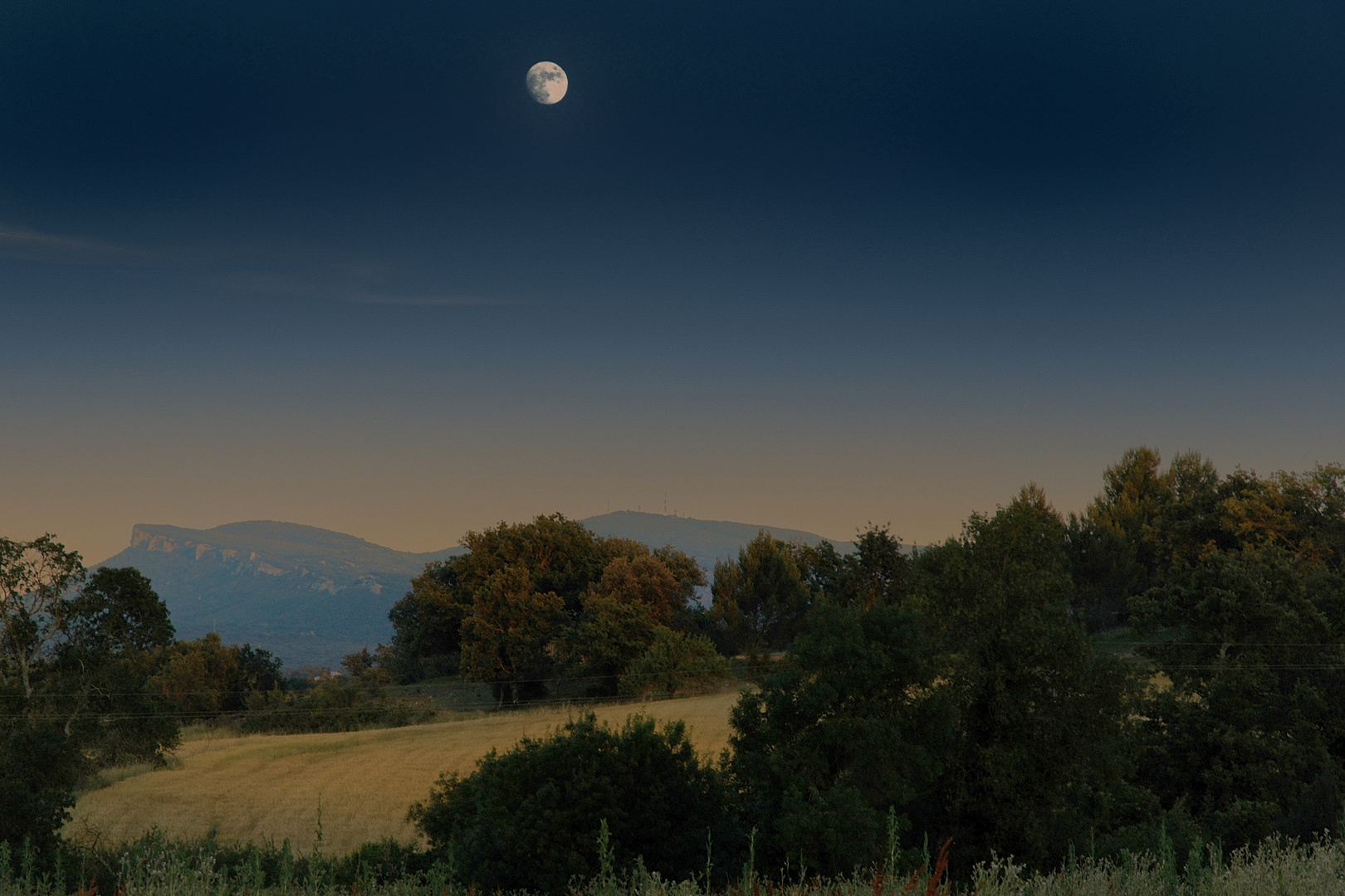 Der Mond über Südfrankreich