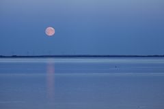 Der Mond und das Meer