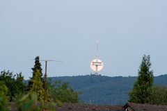 Der Mond und der Fernsehturm