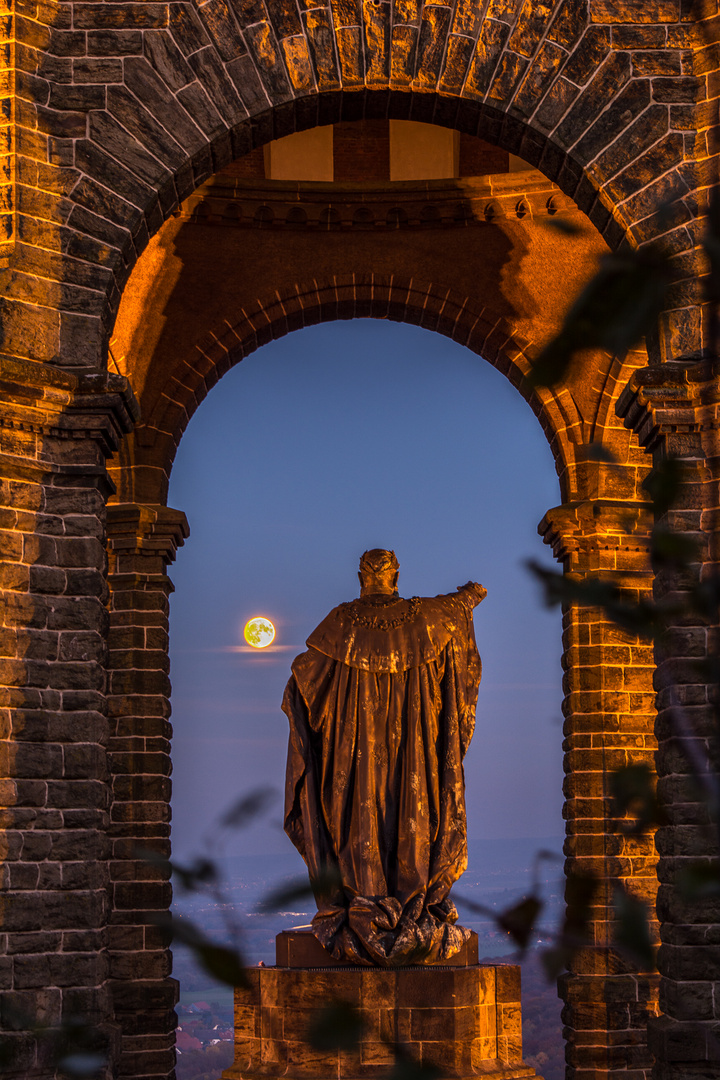 Der Mond und der Kaiser 1