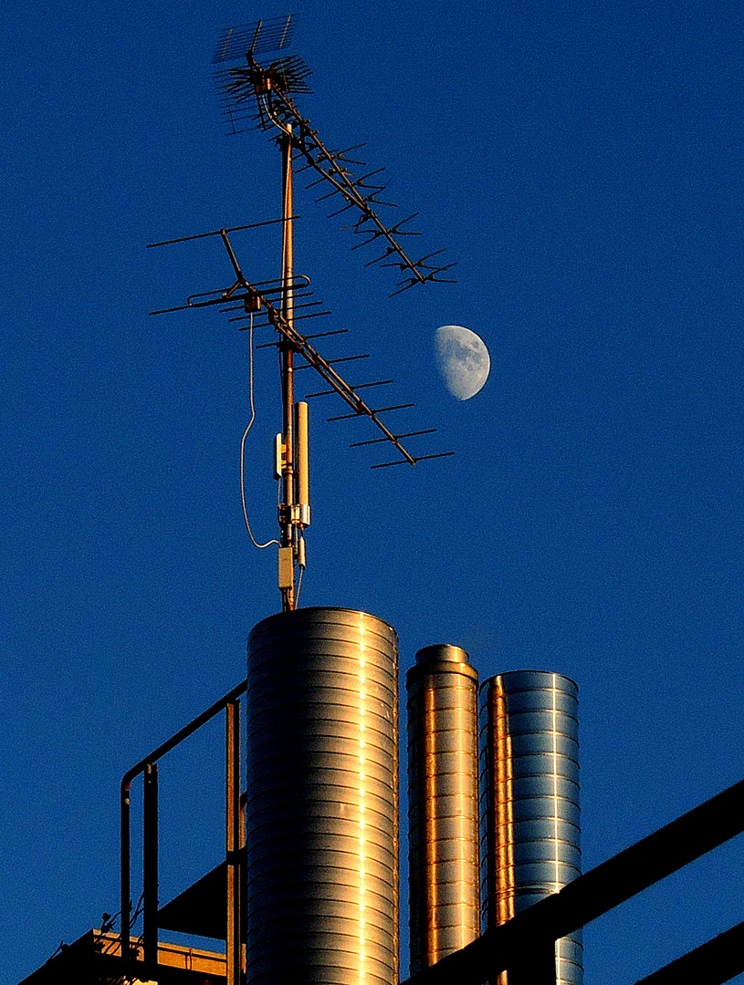 Der Mond und die Antenne