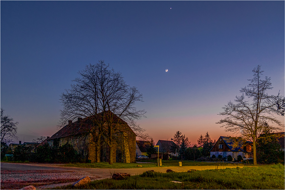 Der  Mond und die Raumstation treffen sich in Athensleben