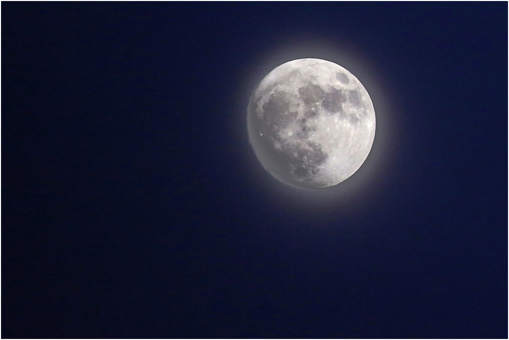 der Mond wacht über uns