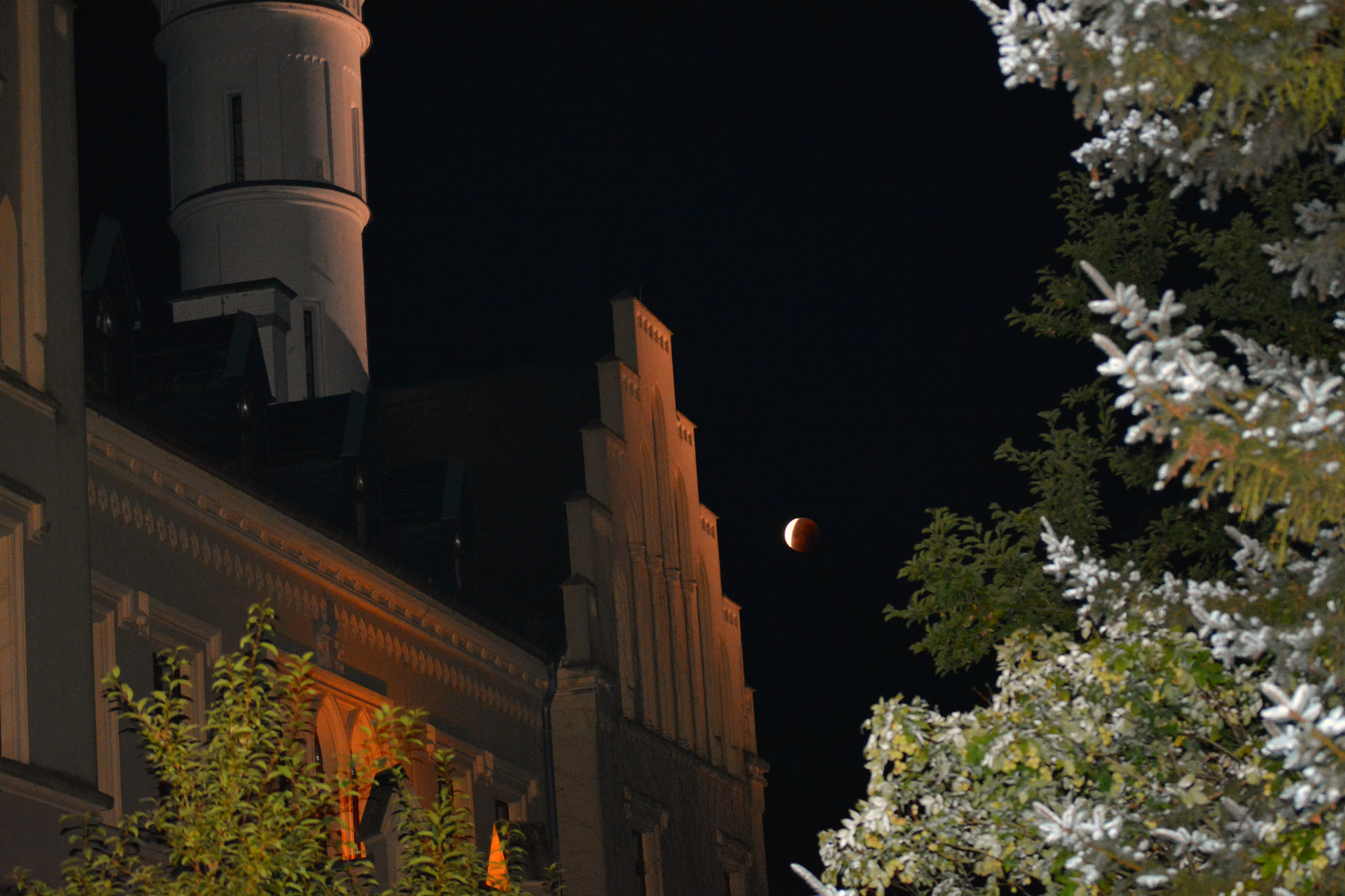 Der Mondfinsternis auf den Fersen