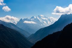 Der Mont Blanc (4810 m.ü.M.) und die Aiguilles de Chamonix