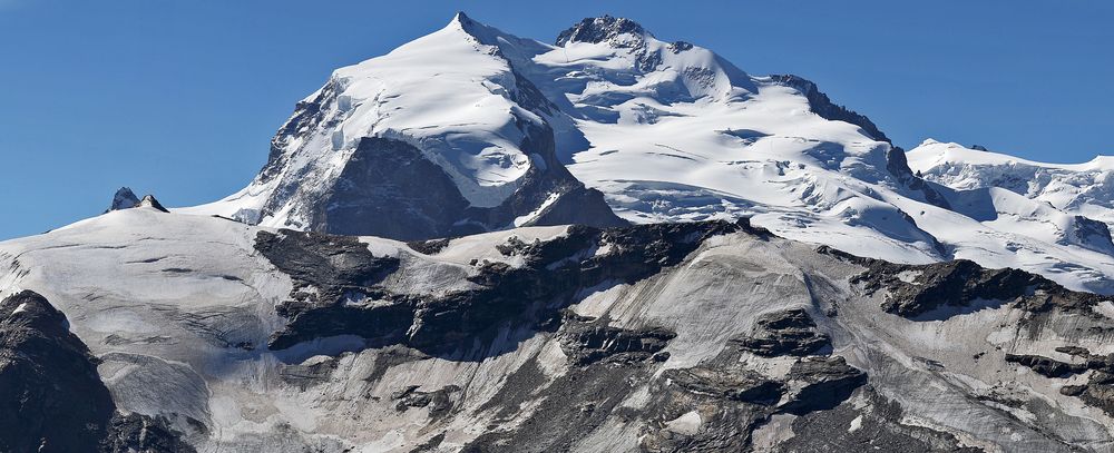 Der Monte Rosa, mächtigstes Alpenbergmassiv und mit der Dofourspitze die Nummer 3 der Alpen... 