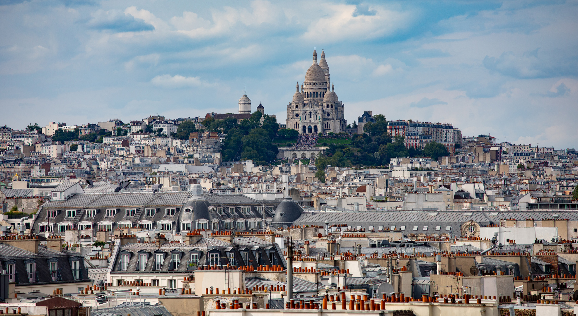 Der Montmartre-Hügel mit der Basilika Sacre-Coeur