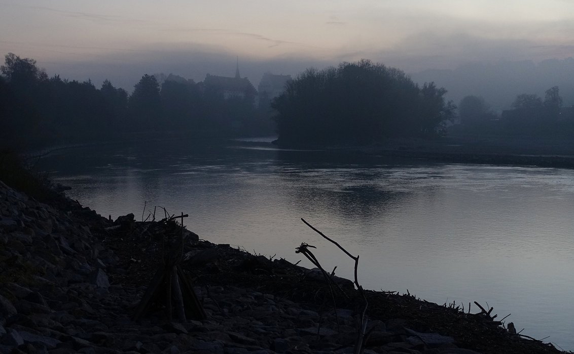 Der Morgen, der Nebel und die Stadt