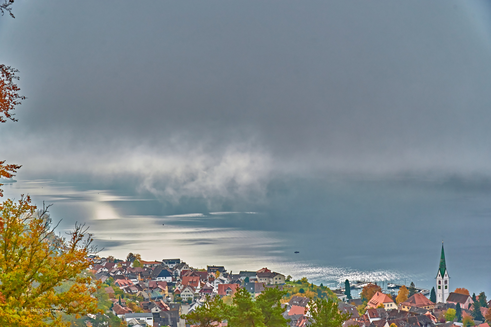 Der morgendliche Nebel über Sipplingen lichtet sich