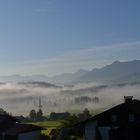 Der Morgennebel lichtet sich, in Seeg im Allgäu