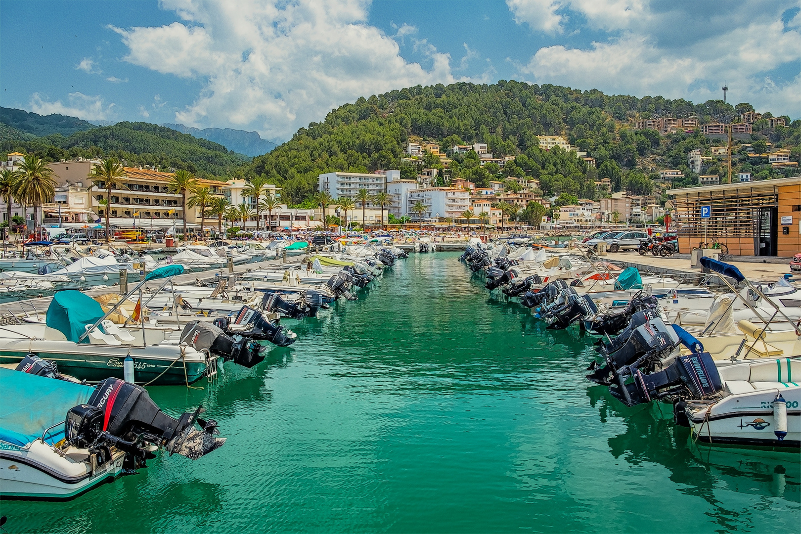 Der Motorbootshafen von Soller