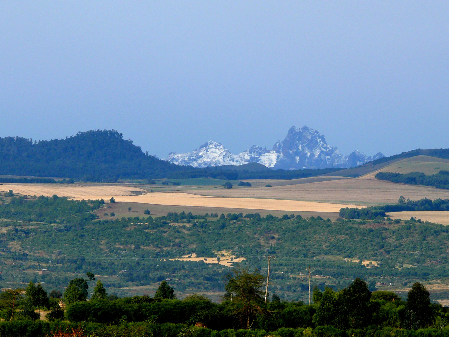 der Mount Kenia ..... ganz weit weg