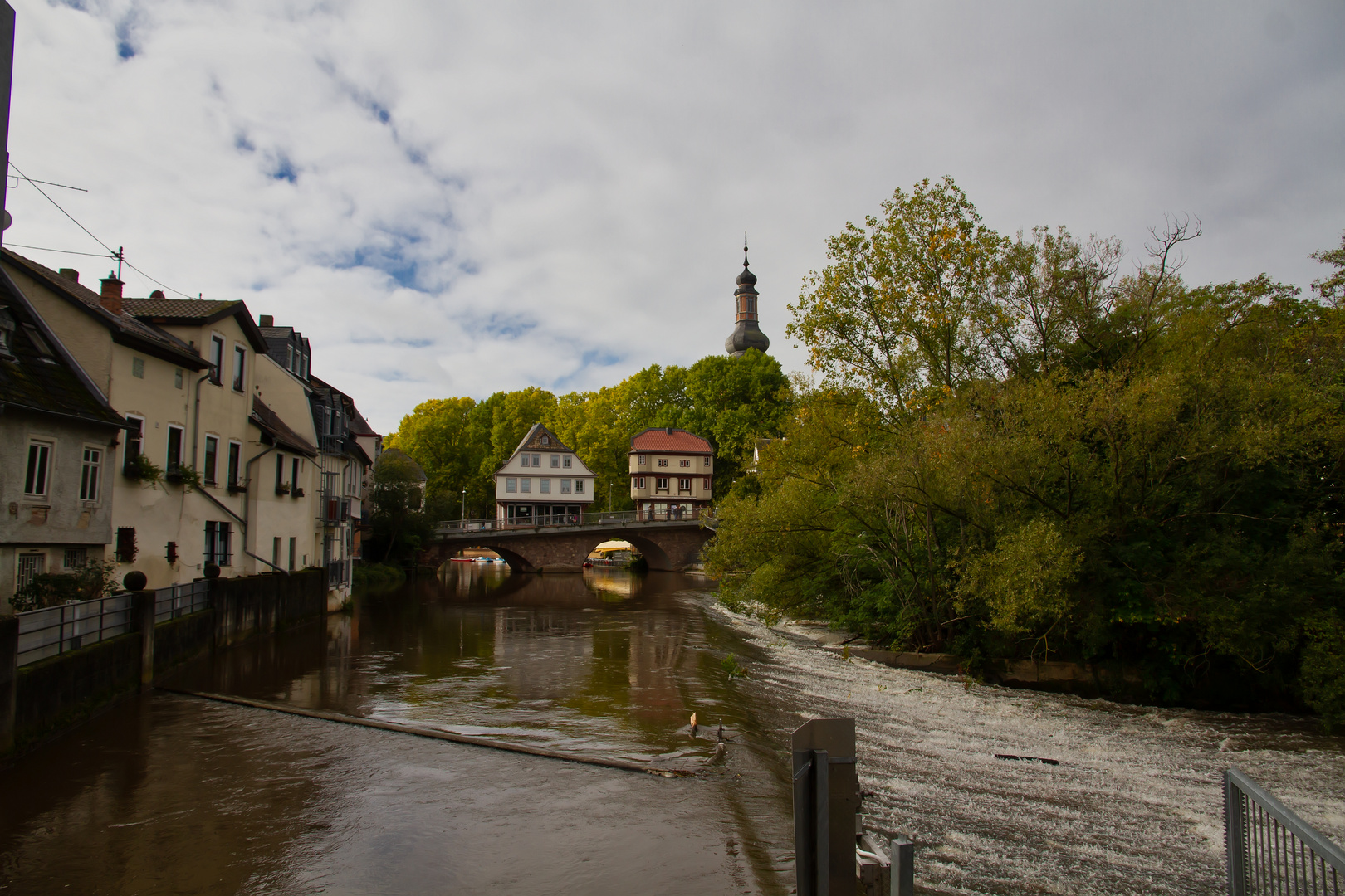 Der Mühlenteich mit Blick auf die Brückenhäuser