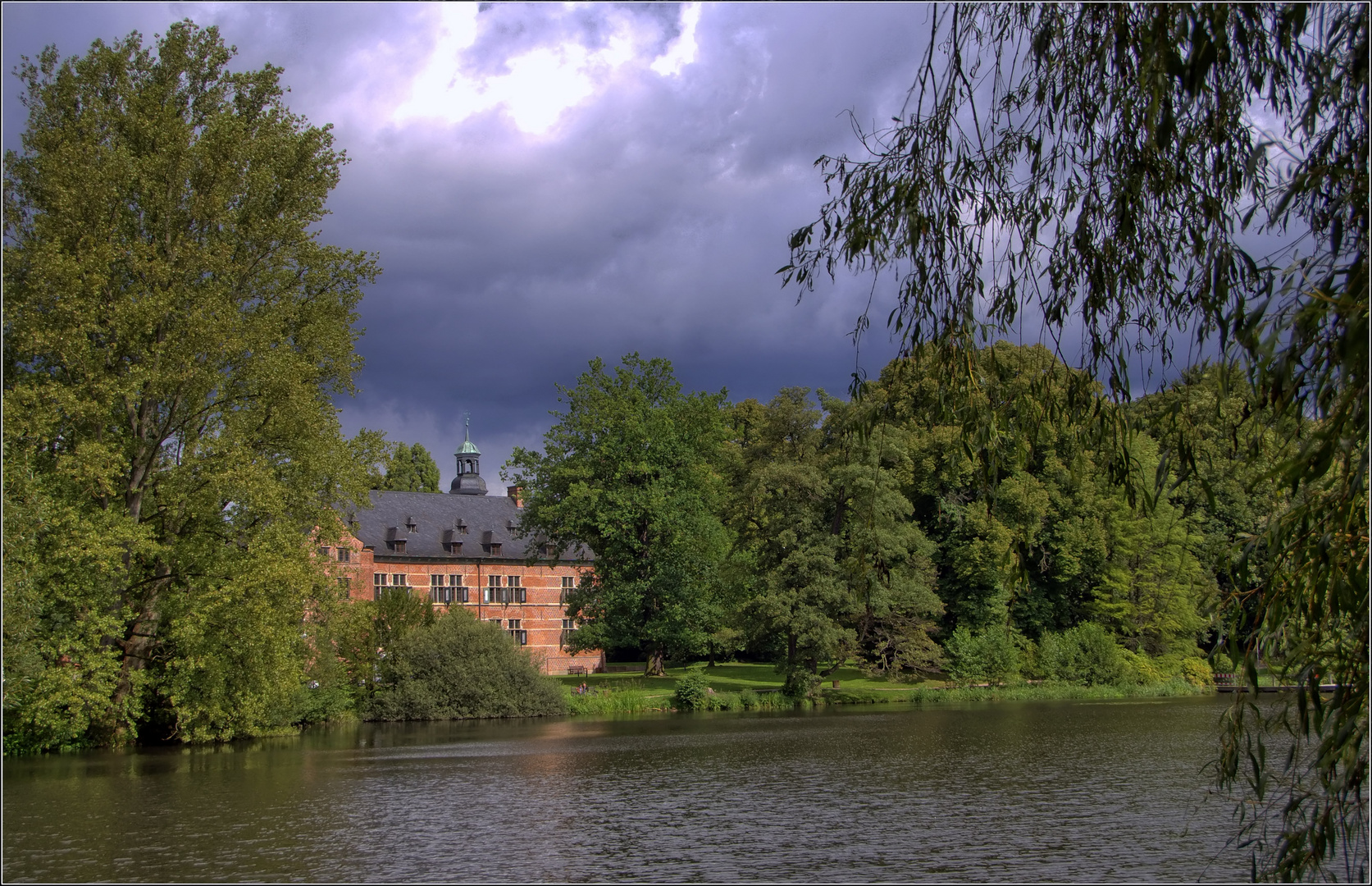 der Mühlenteich und das Reinbeker Schloss....