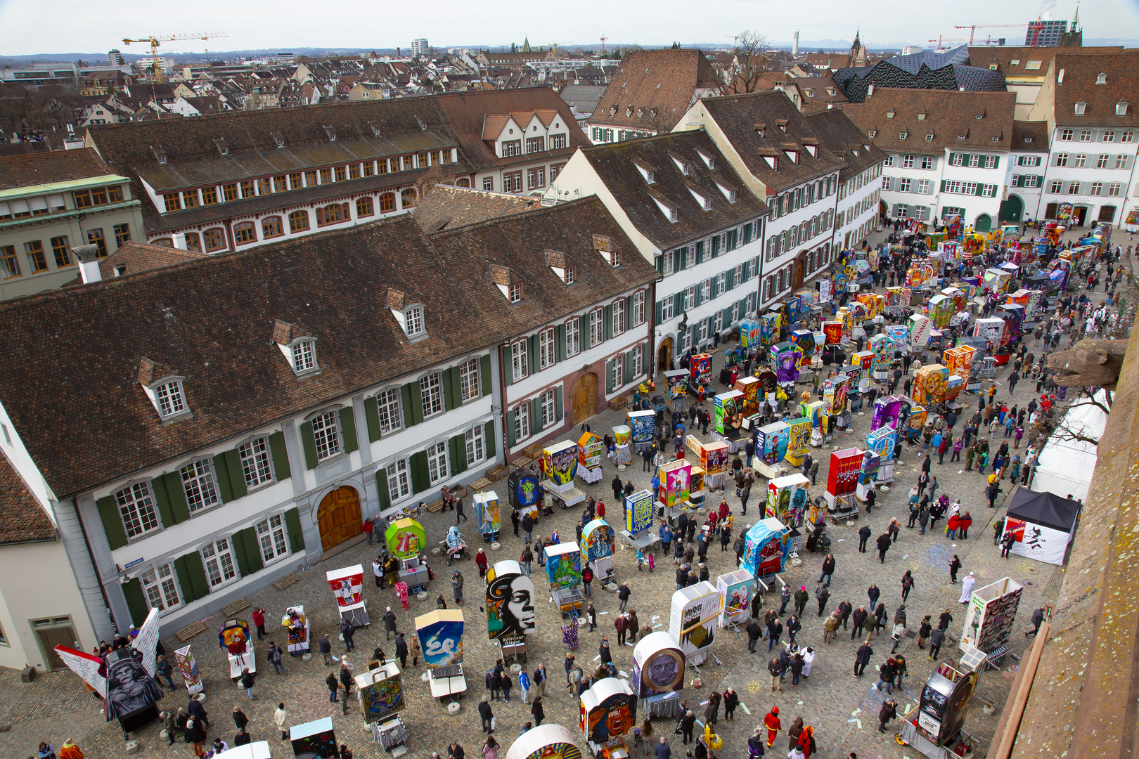 Der Münsterplatz am Fasnachts-Dienstag