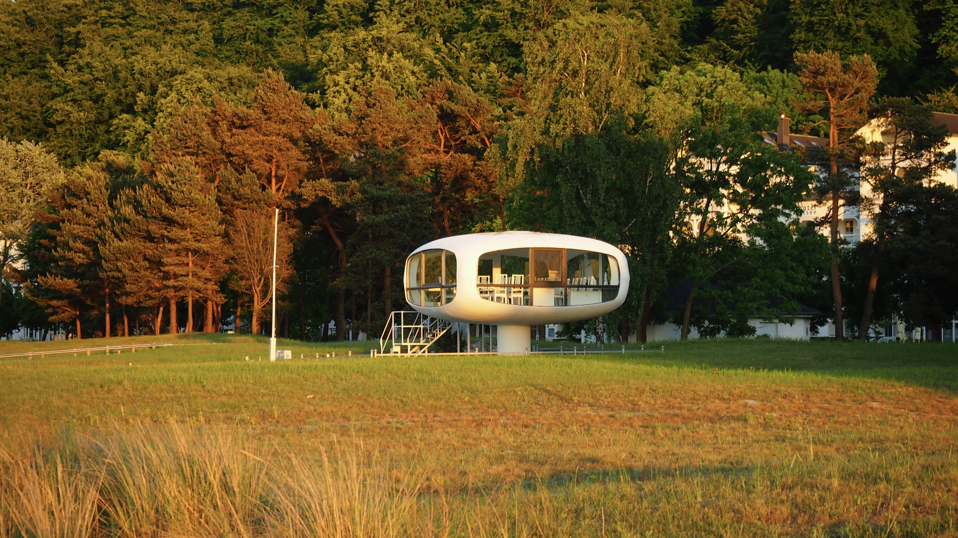 Der Müther-Turm im Herbst