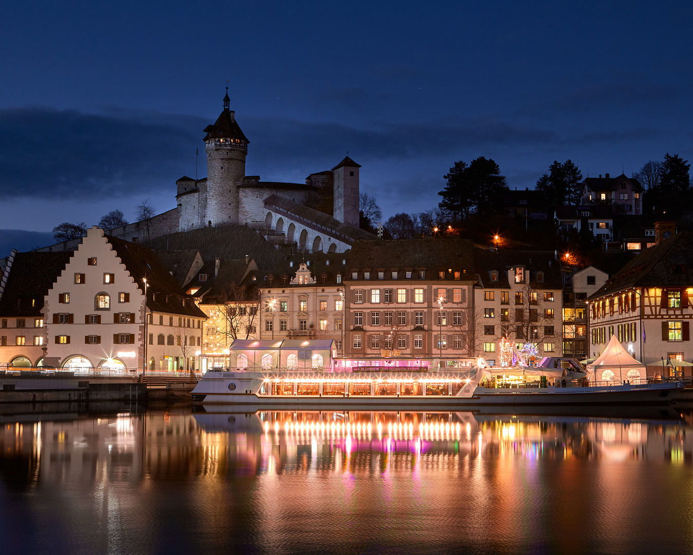 Der Munot wacht über Schaffhausen