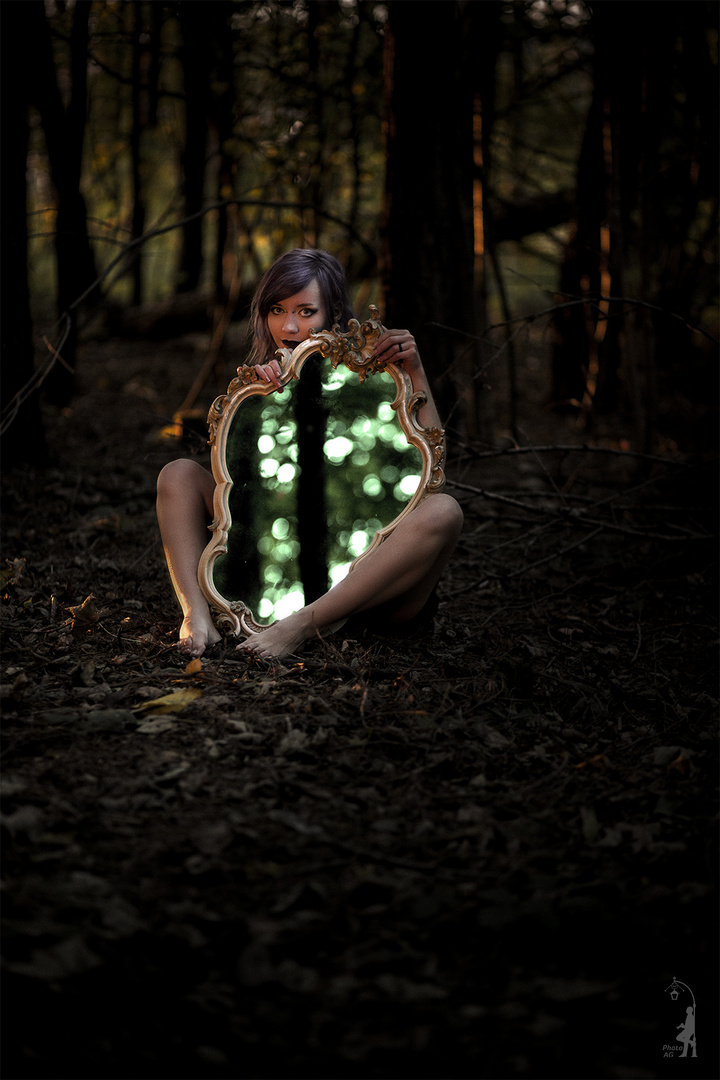 Der Mystische Spiegel Foto Bild Wald Frau Spiegel Bilder Auf Fotocommunity