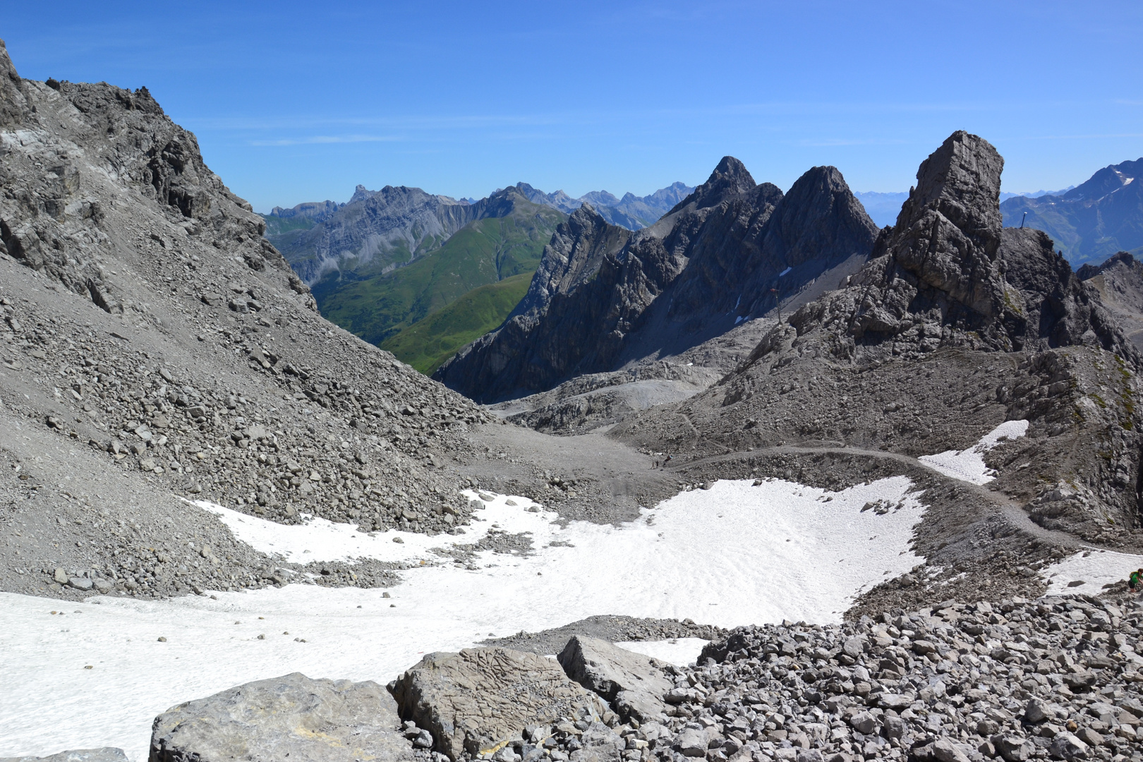 Der nächste Zwischenstopp ist am Vallugagrat (2.650 m)…