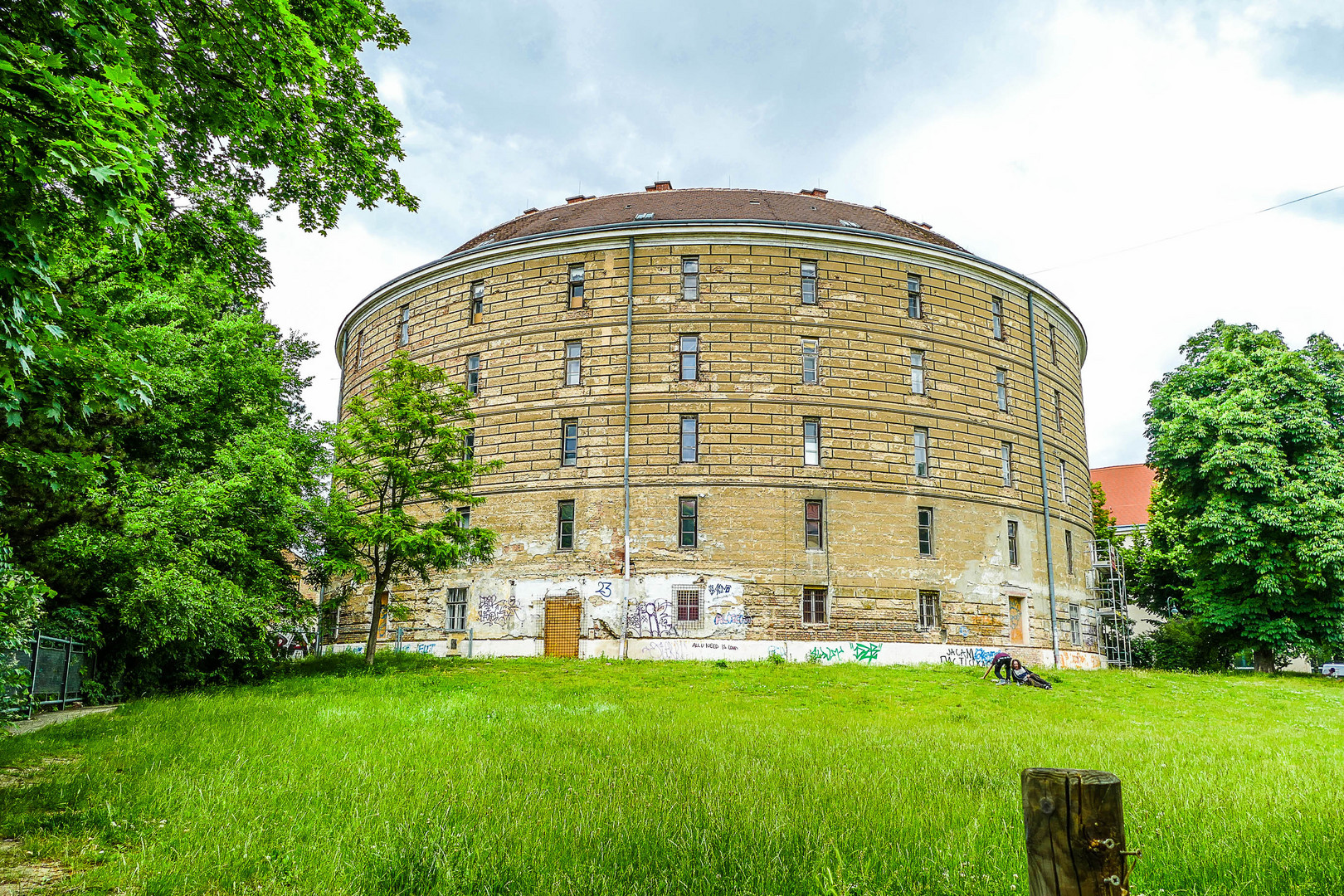 Der Narrenturm im alten Allgemeinen Krankenhaus in Wien, von den Wienern Guglhupf genannt. 