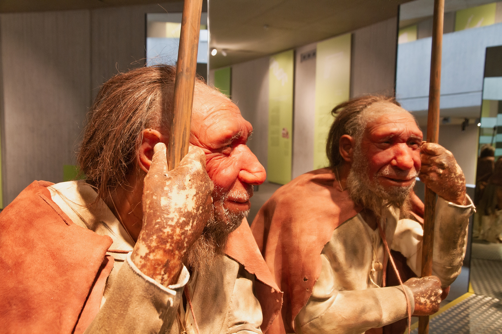 Der Neanderthaler im Spiegelkabinett