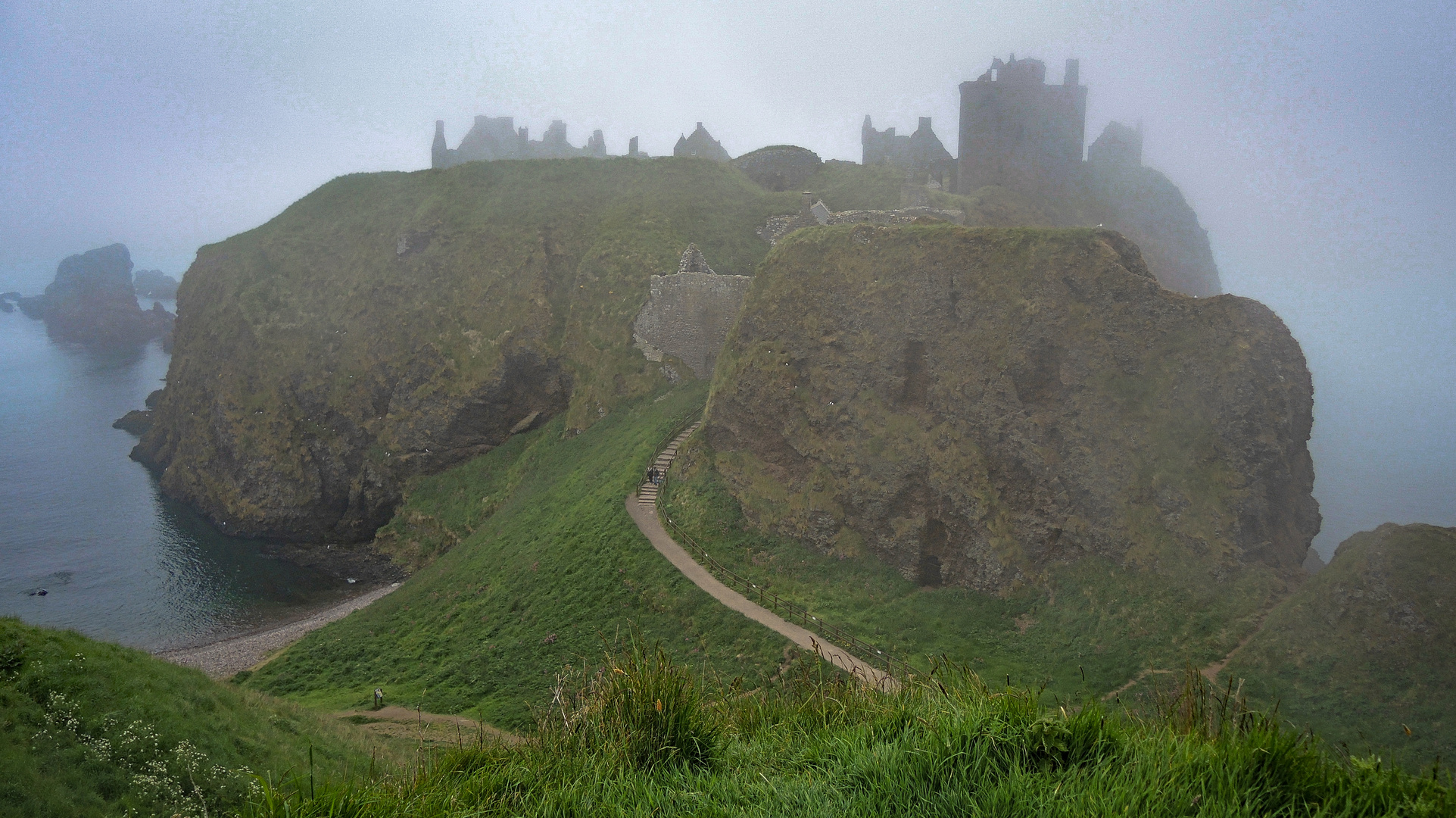 Der Nebel löst sich auf über Dunnottar Castle