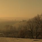 Der Nebel steigt, es fällt das Laub