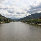 der Neckar auf dem Weg durch Heidelberg