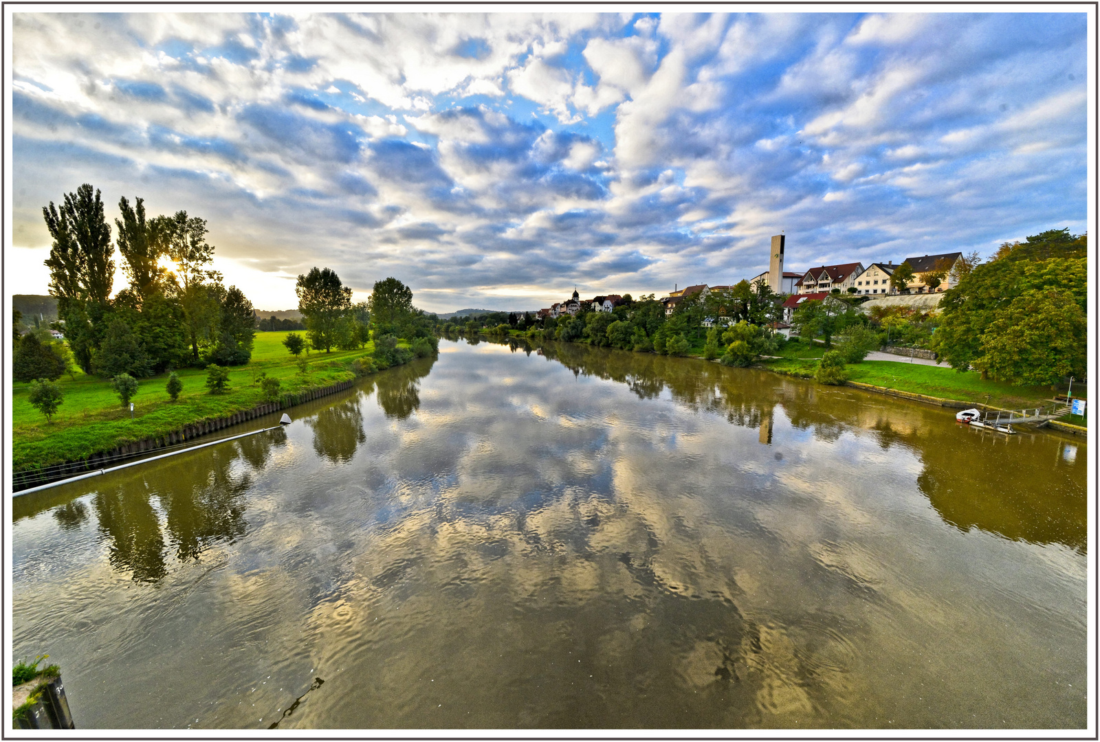 Der Neckar bei Jagstfeld