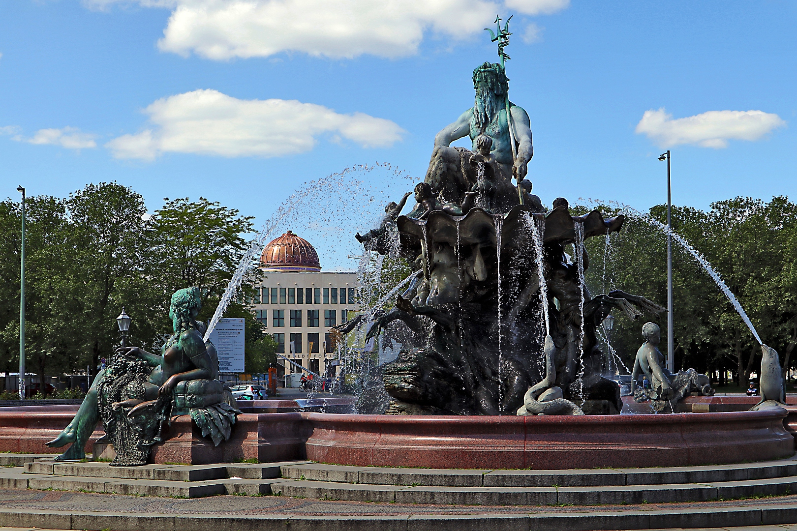 Der Neptunbrunnen in Berlin-Mitte