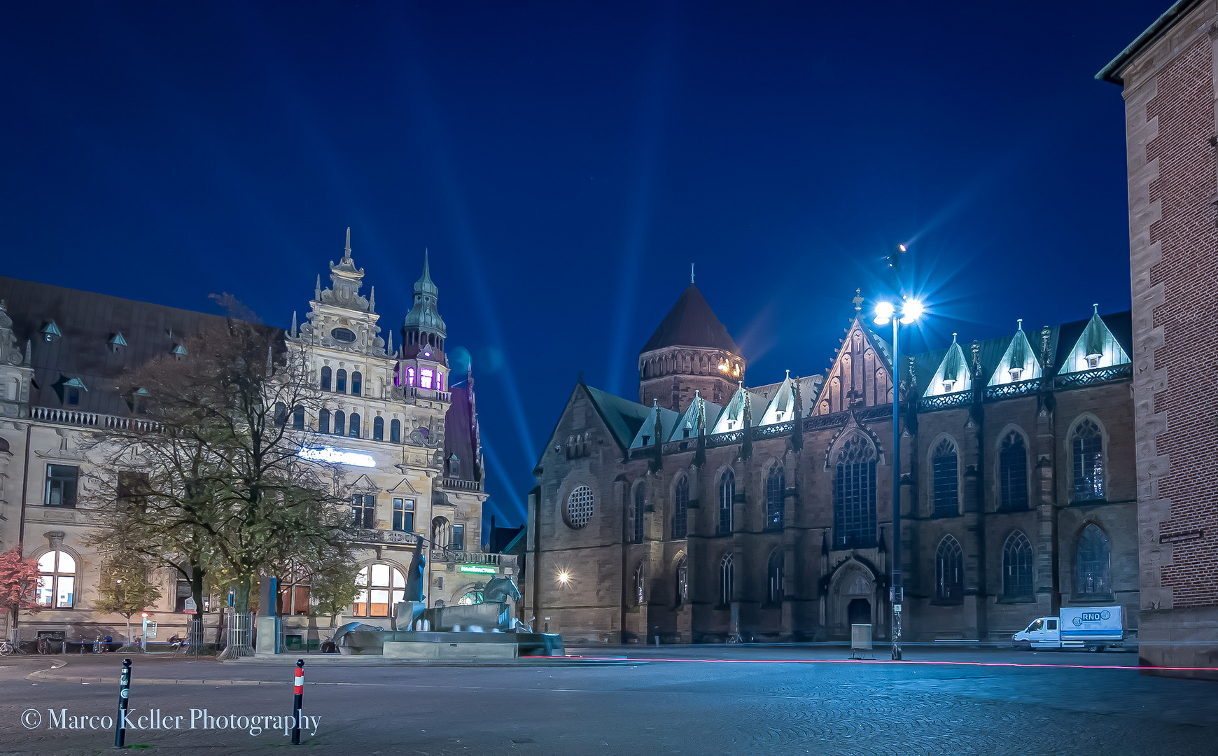 Der Neptunbrunnen in der Nacht