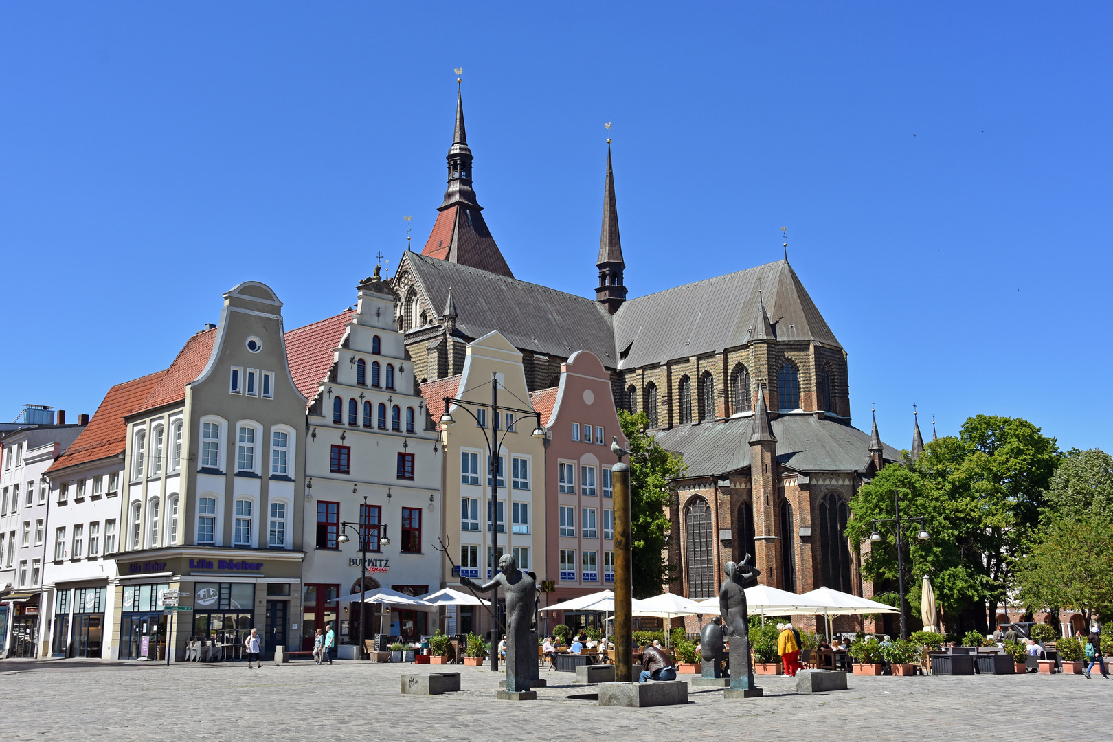 Der Neue Markt in Rostock mit der Marienkirche