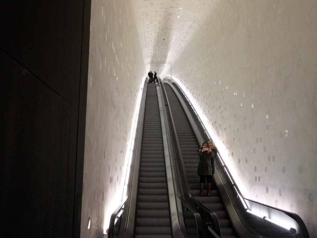 Der neue Selfie Hot Spot In HH // Die Elbphilharmonie Rolltreppe