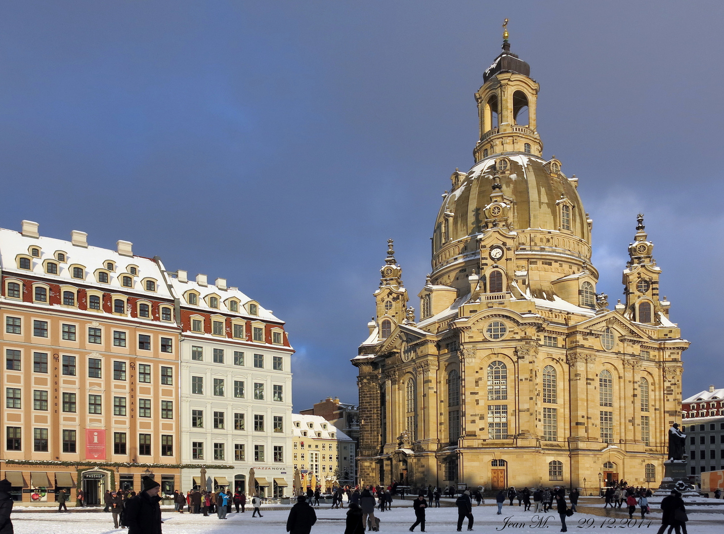 Der Neumarkt im Sonnenlicht