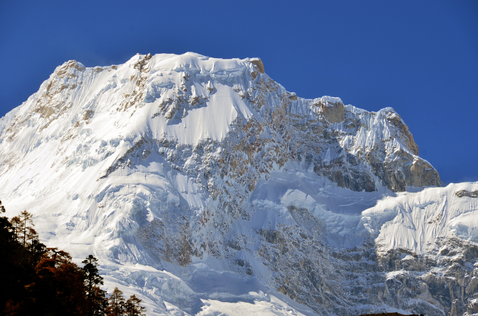 Der Ngadi Chuli in der Manaslu-Region