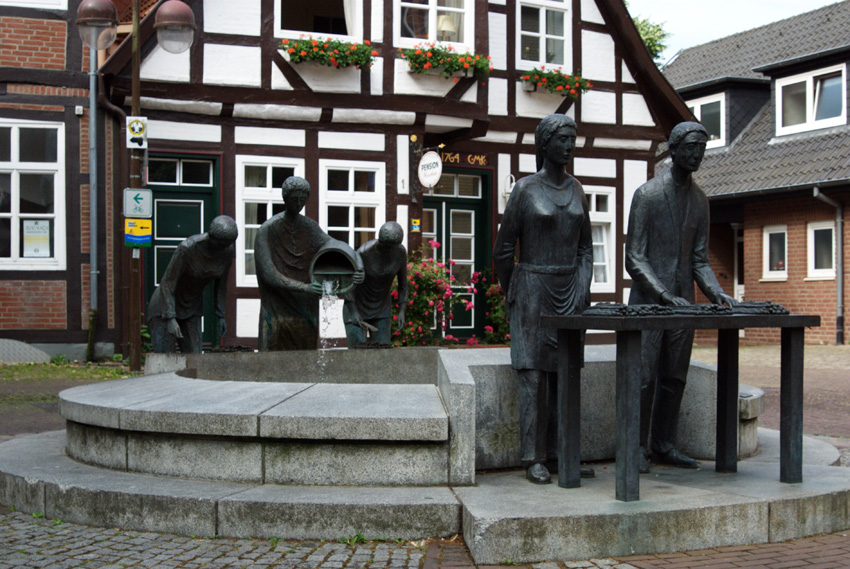 Der Nienburger Spargelbrunnen....