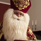 Der Nikolaus schaut gütig drein