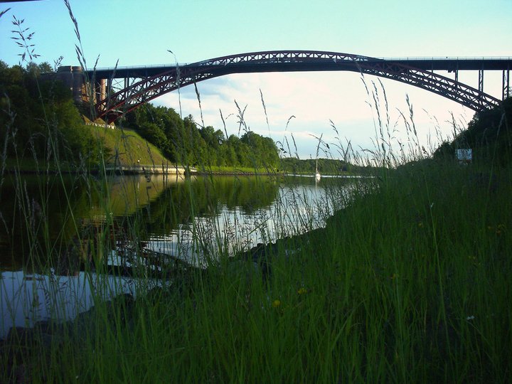 Der Nord Ostsee Kanal bei Levensau