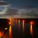 Der Nord-Ostsee-Kanal bei Nacht