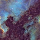 Der Nordamerika und Pelikannebel in der Hubble Palette