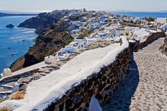 Der Nordzipfel Santorinis mit Blick auf Oia