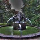 Der Nympfenbrunnen auf Burg Schlitz am Abend