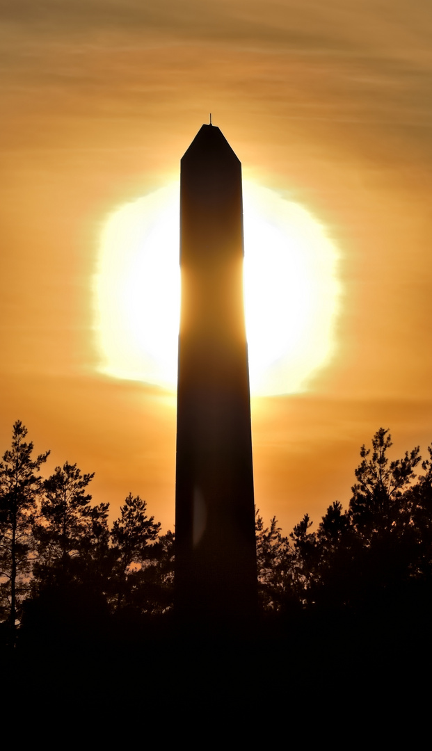 Der Obelisk brennt